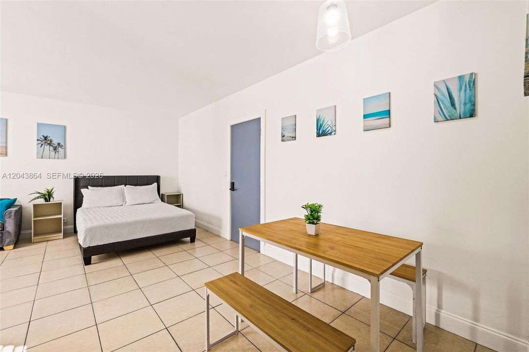 For Rent: $1,990 (1 beds, 1 baths, 10880 Square Feet)