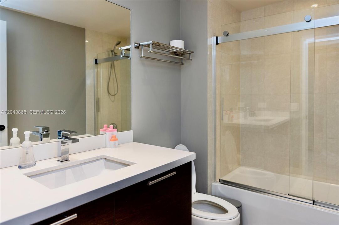 For Sale: $699,000 (2 beds, 2 baths, 1380 Square Feet)