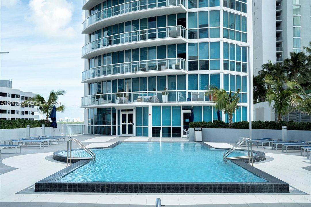 For Sale: $699,000 (2 beds, 2 baths, 1380 Square Feet)