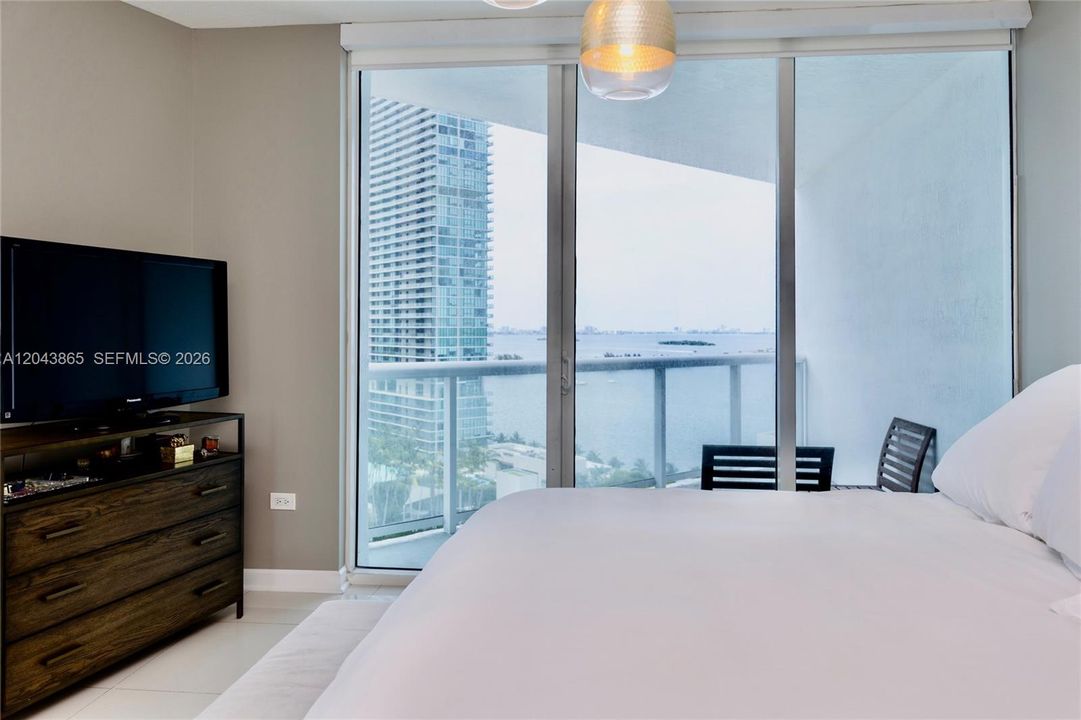 For Sale: $699,000 (2 beds, 2 baths, 1380 Square Feet)