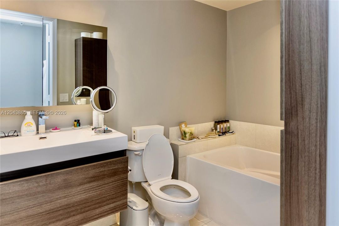 For Sale: $699,000 (2 beds, 2 baths, 1380 Square Feet)