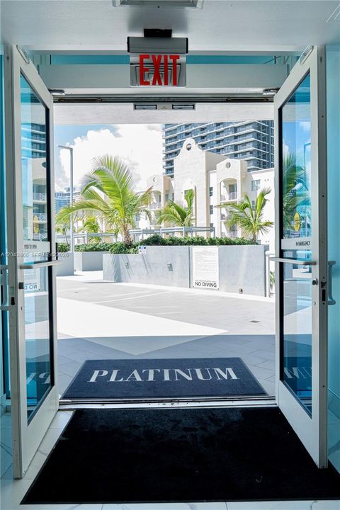 For Sale: $699,000 (2 beds, 2 baths, 1380 Square Feet)