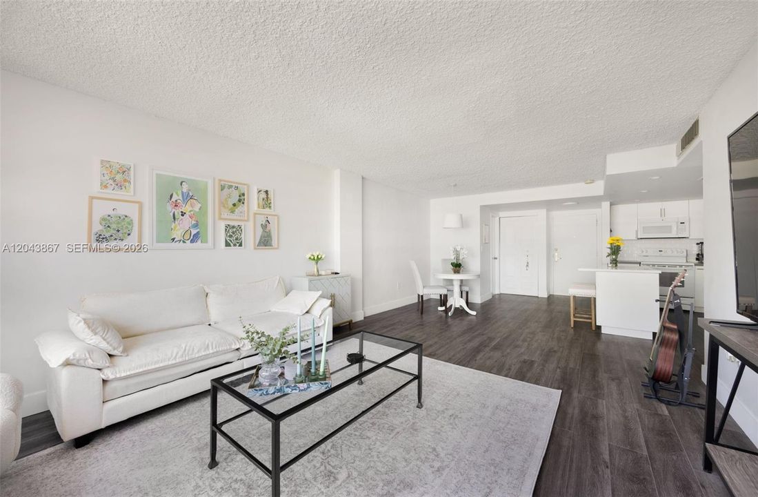 For Rent: $2,500 (1 beds, 1 baths, 804 Square Feet)