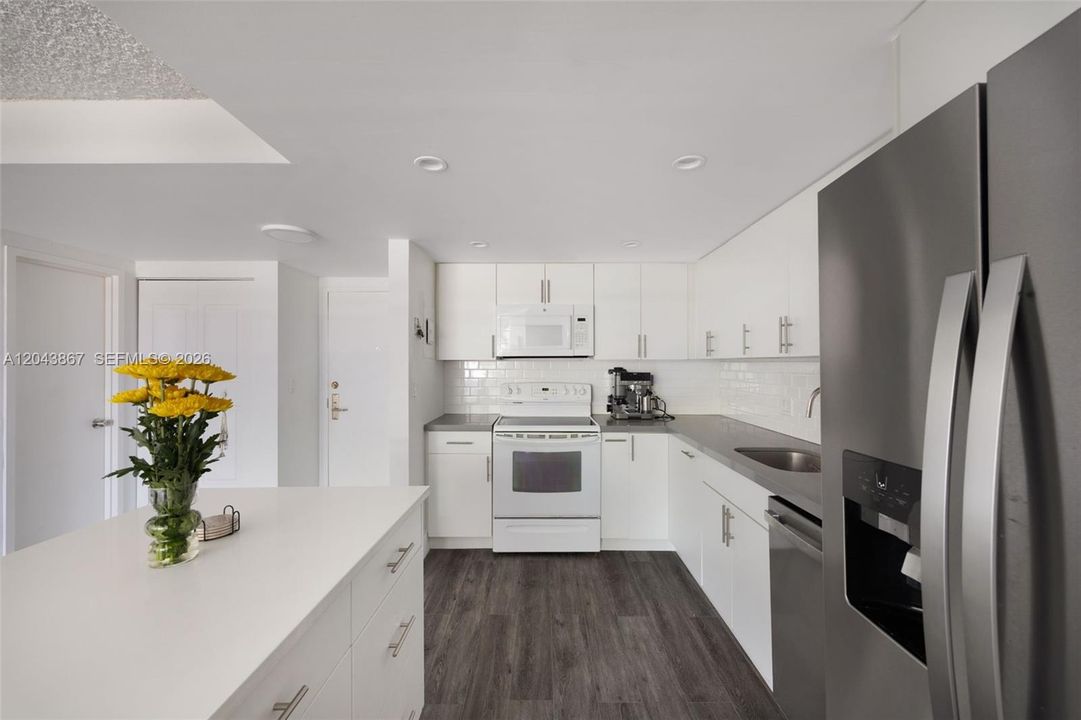For Rent: $2,500 (1 beds, 1 baths, 804 Square Feet)
