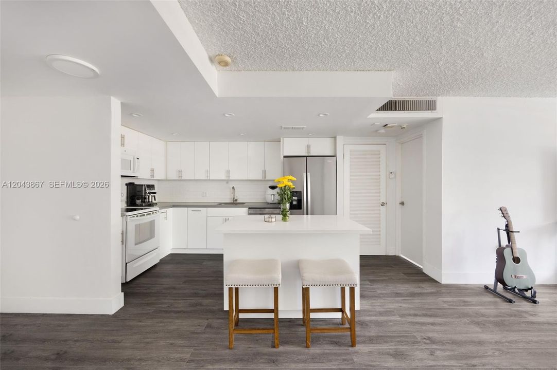 For Rent: $2,500 (1 beds, 1 baths, 804 Square Feet)