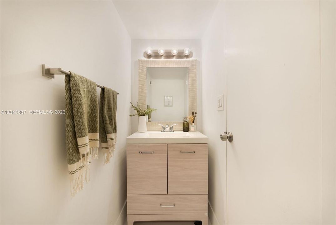 For Rent: $2,500 (1 beds, 1 baths, 804 Square Feet)