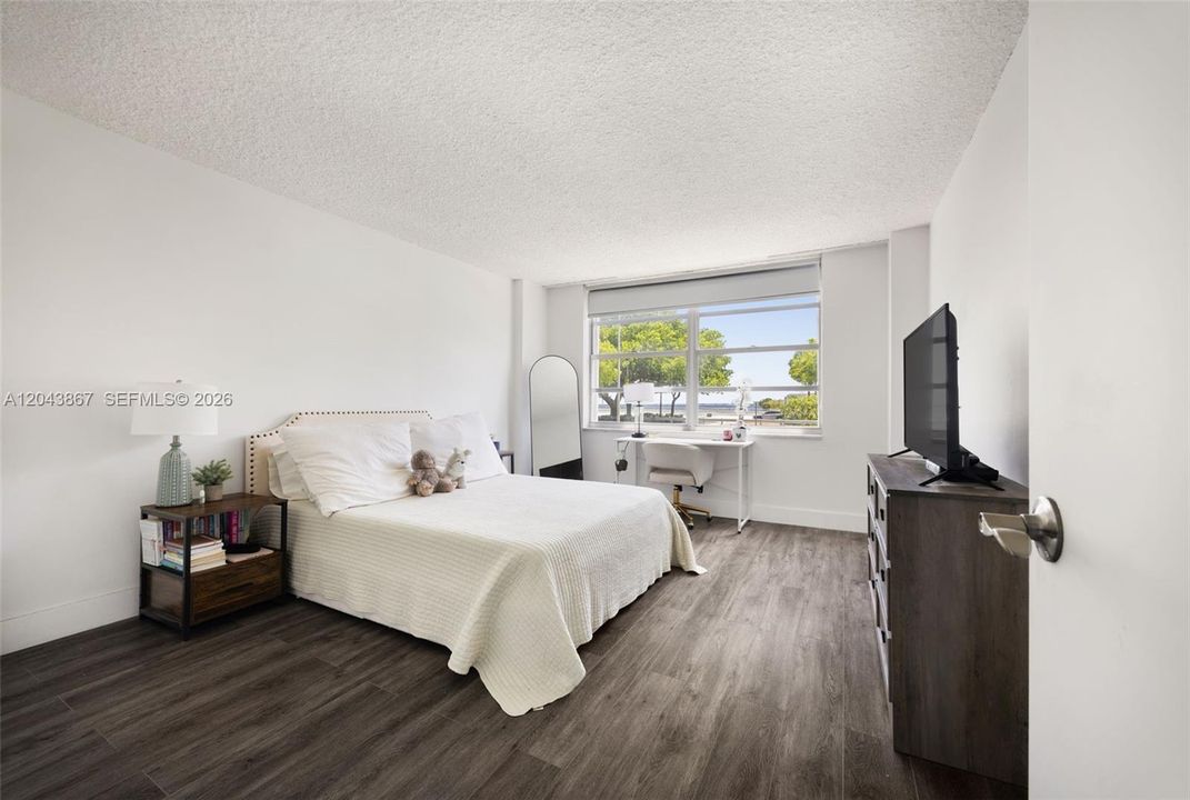 For Rent: $2,500 (1 beds, 1 baths, 804 Square Feet)