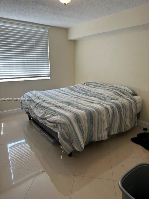 For Rent: $2,175 (2 beds, 1 baths, 922 Square Feet)