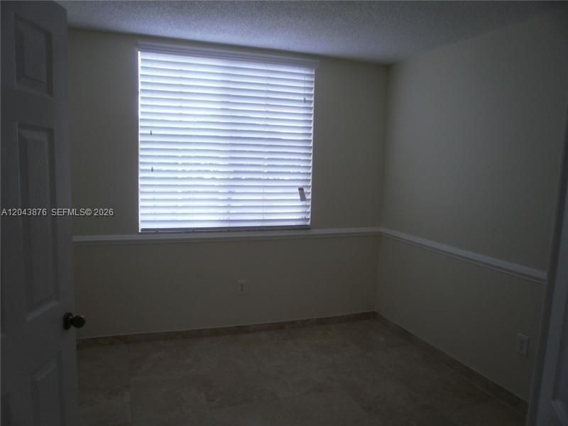 For Rent: $2,175 (2 beds, 1 baths, 922 Square Feet)