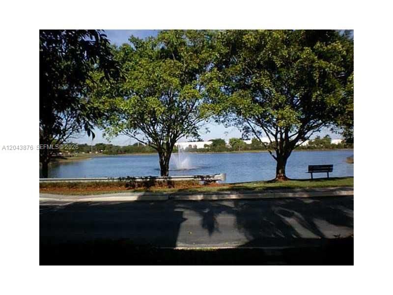 For Rent: $2,175 (2 beds, 1 baths, 922 Square Feet)