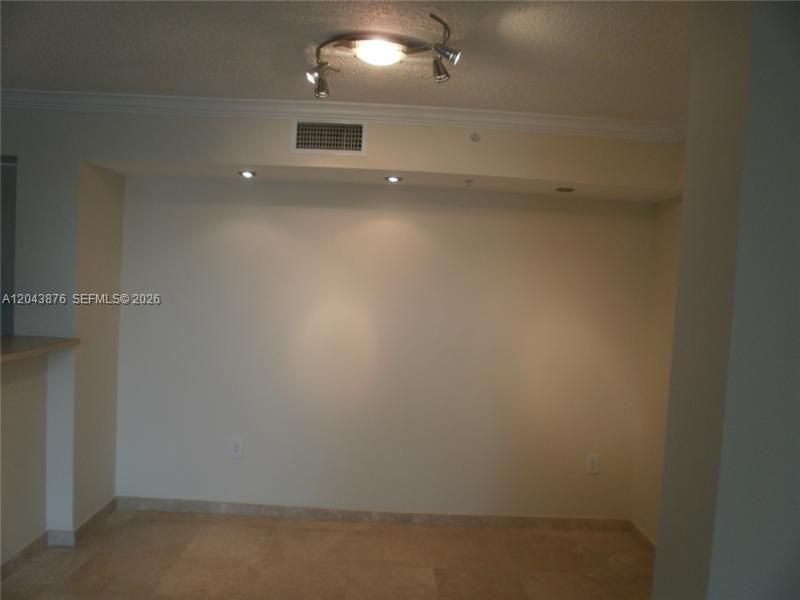 For Rent: $2,175 (2 beds, 1 baths, 922 Square Feet)