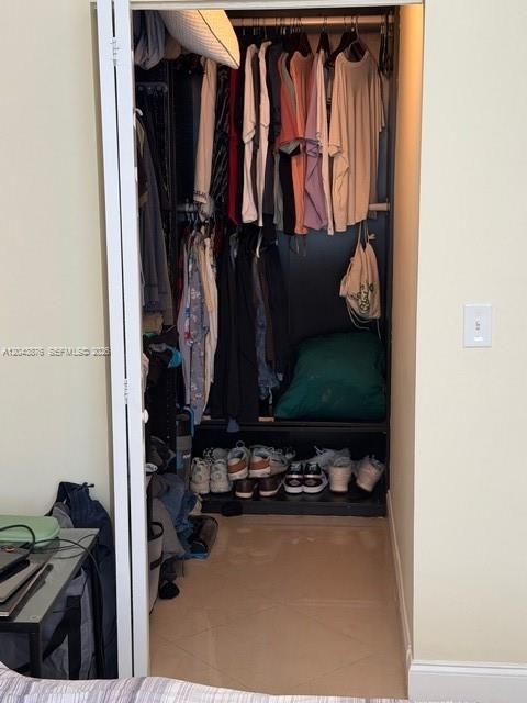 For Rent: $2,175 (2 beds, 1 baths, 922 Square Feet)