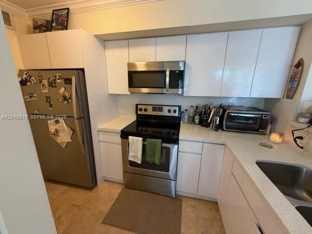 For Rent: $2,175 (2 beds, 1 baths, 922 Square Feet)