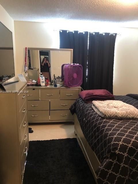 For Rent: $2,175 (2 beds, 1 baths, 922 Square Feet)