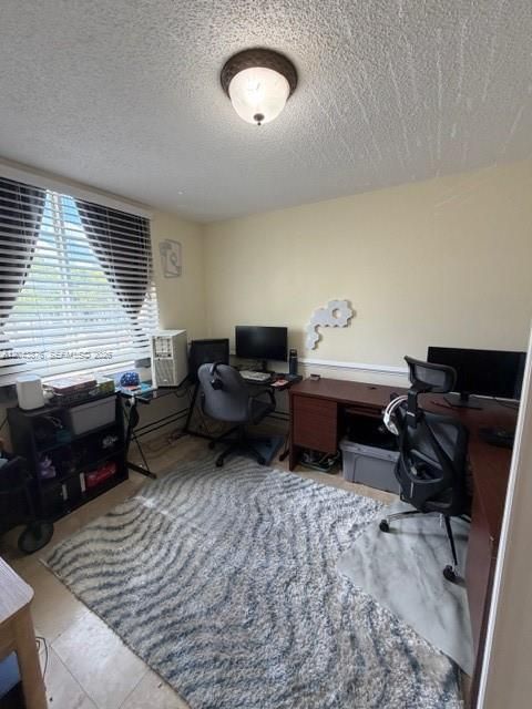 For Rent: $2,175 (2 beds, 1 baths, 922 Square Feet)
