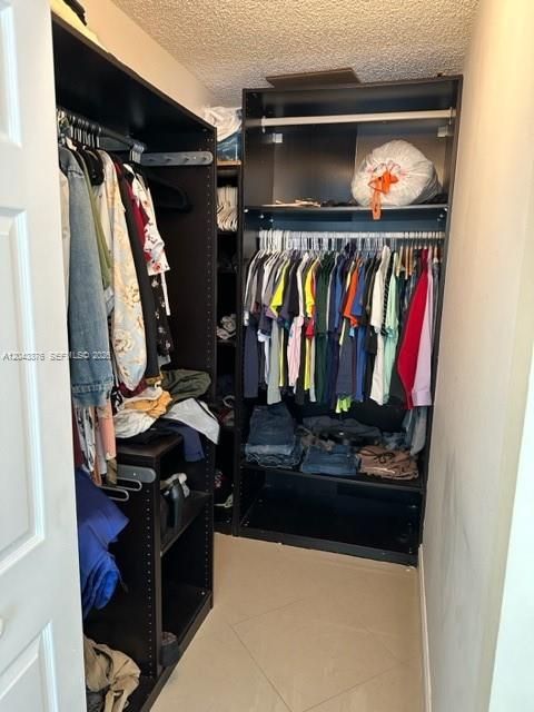 For Rent: $2,175 (2 beds, 1 baths, 922 Square Feet)