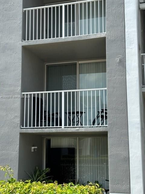 For Rent: $2,175 (2 beds, 1 baths, 922 Square Feet)