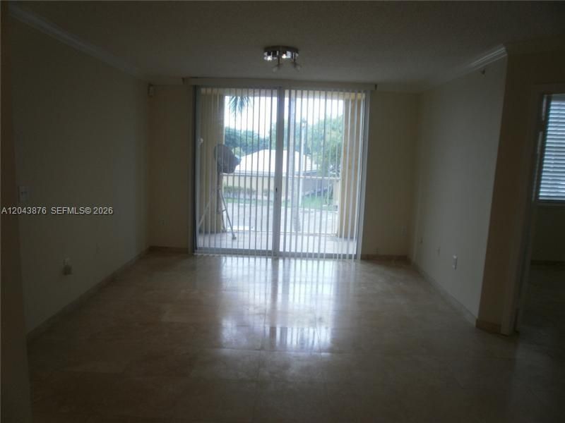 For Rent: $2,175 (2 beds, 1 baths, 922 Square Feet)