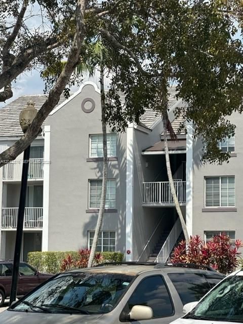 For Rent: $2,175 (2 beds, 1 baths, 922 Square Feet)