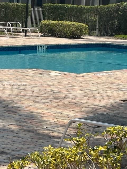 For Rent: $2,175 (2 beds, 1 baths, 922 Square Feet)