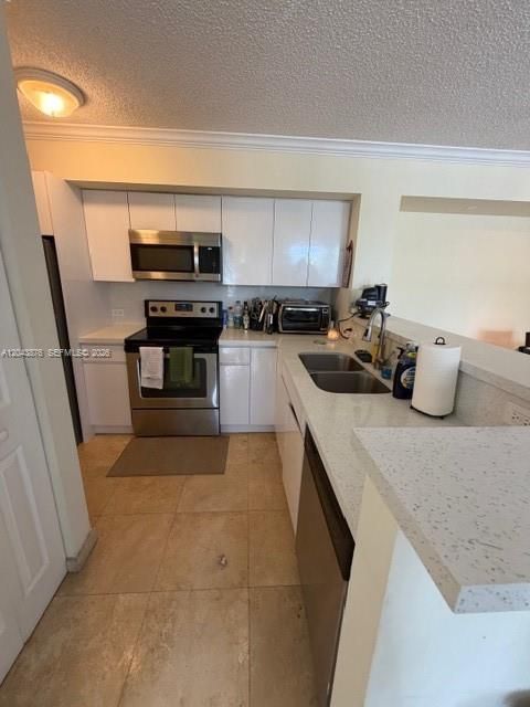 For Rent: $2,175 (2 beds, 1 baths, 922 Square Feet)