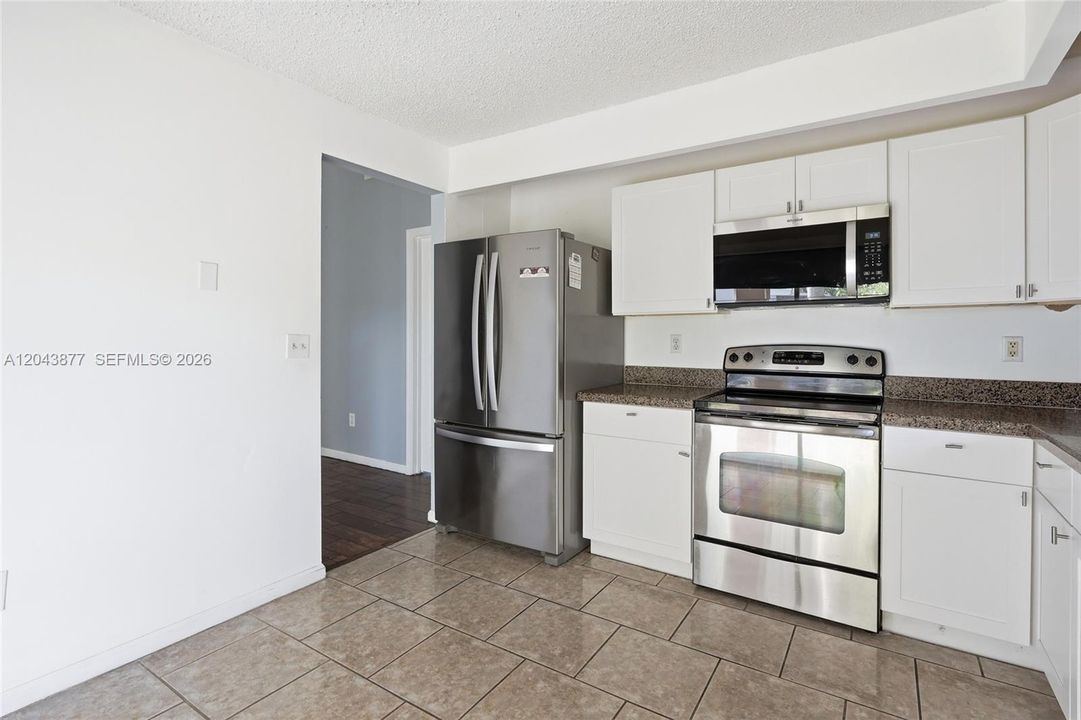 На продажу: $340,000 (2 спален, 2 ванн, 1057 Квадратных фут)
