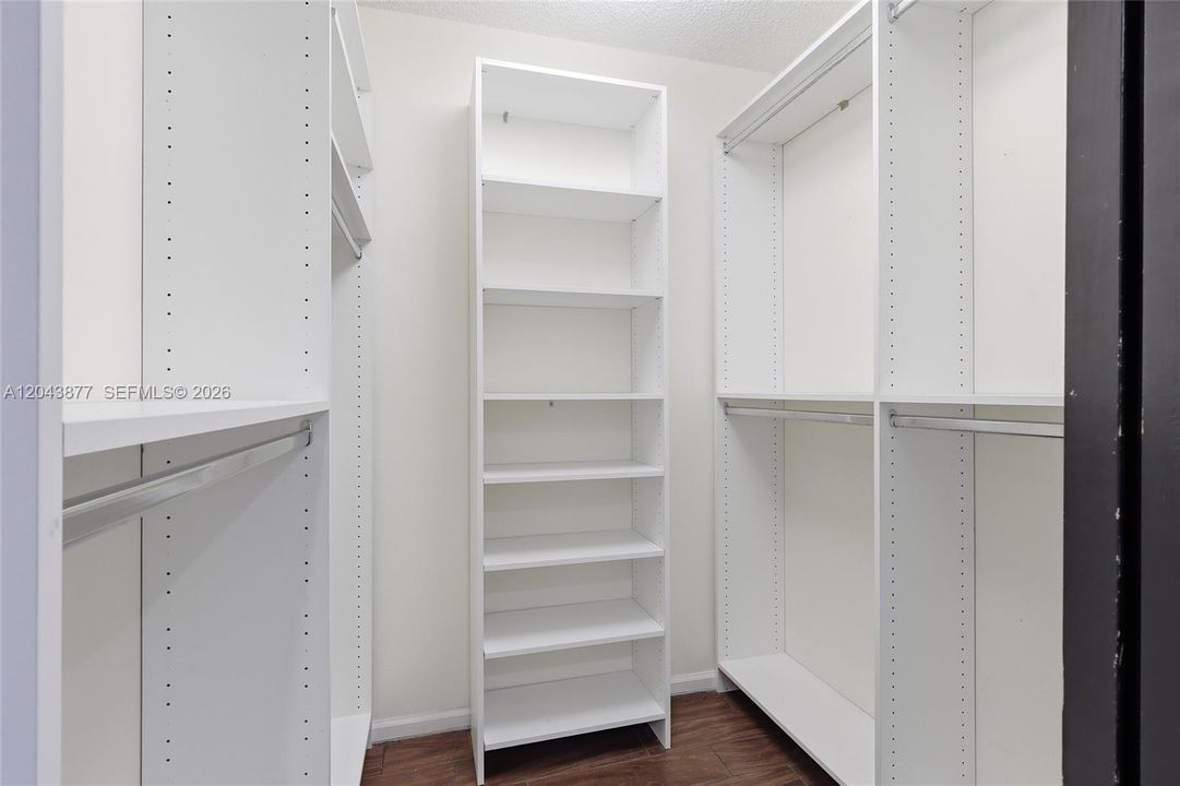 На продажу: $340,000 (2 спален, 2 ванн, 1057 Квадратных фут)