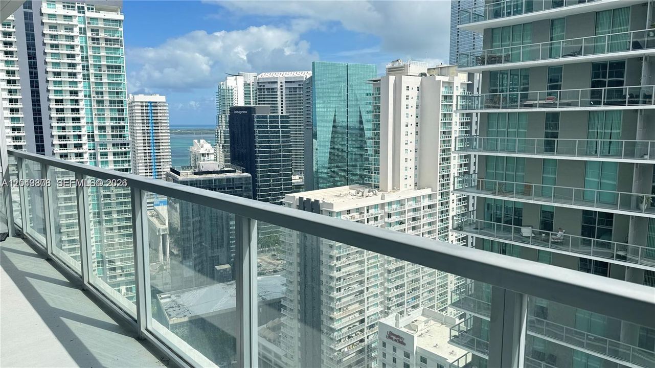 For Rent: $2,950 (1 beds, 1 baths, 707 Square Feet)