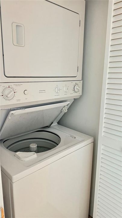 For Rent: $2,950 (1 beds, 1 baths, 707 Square Feet)