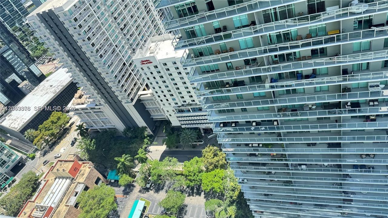 For Rent: $2,950 (1 beds, 1 baths, 707 Square Feet)