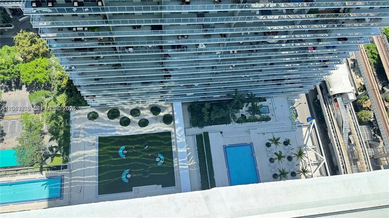 For Rent: $2,950 (1 beds, 1 baths, 707 Square Feet)