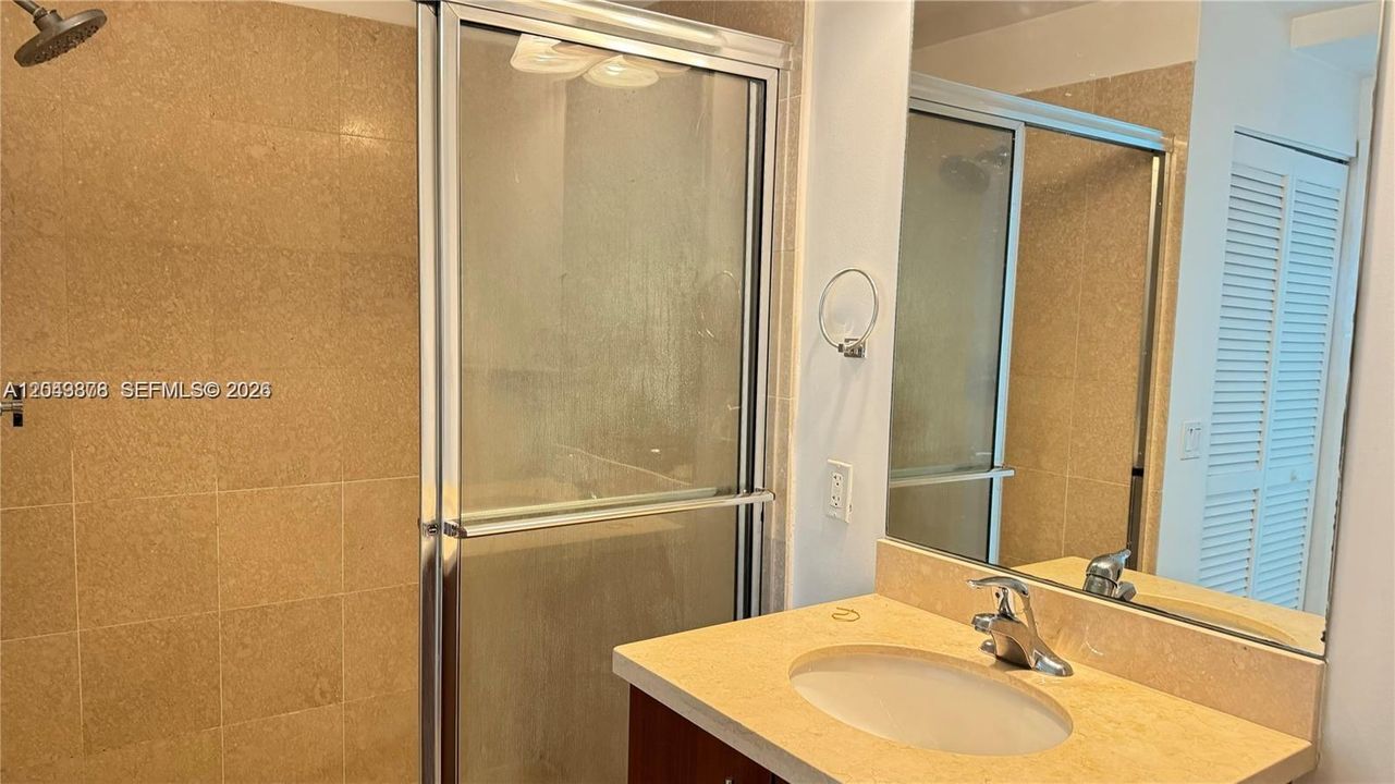 For Rent: $2,950 (1 beds, 1 baths, 707 Square Feet)