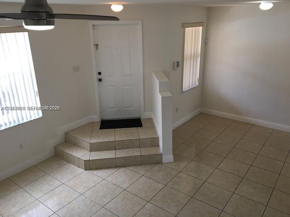 For Rent: $2,750 (4 beds, 2 baths, 1728 Square Feet)