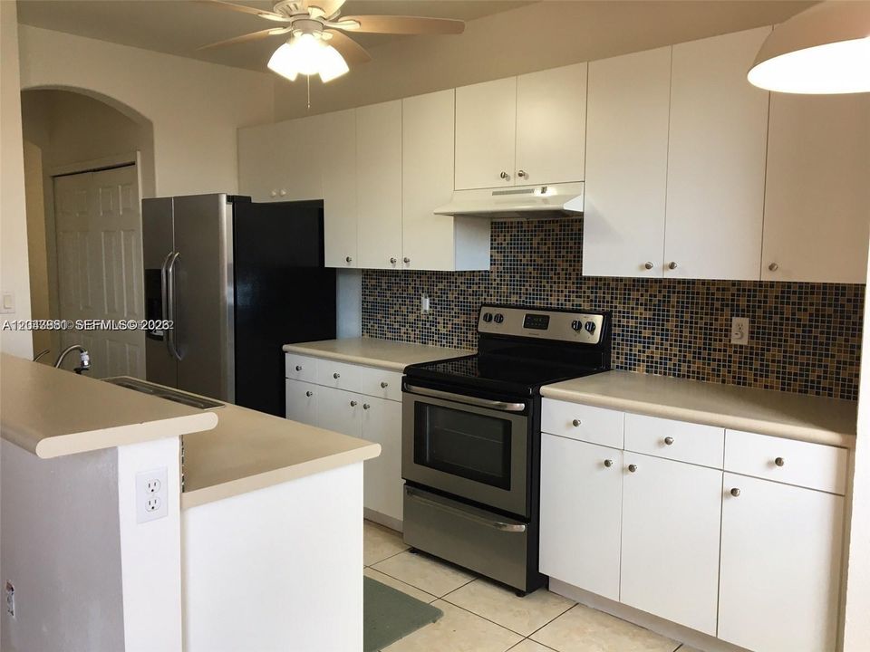 For Rent: $2,750 (4 beds, 2 baths, 1728 Square Feet)