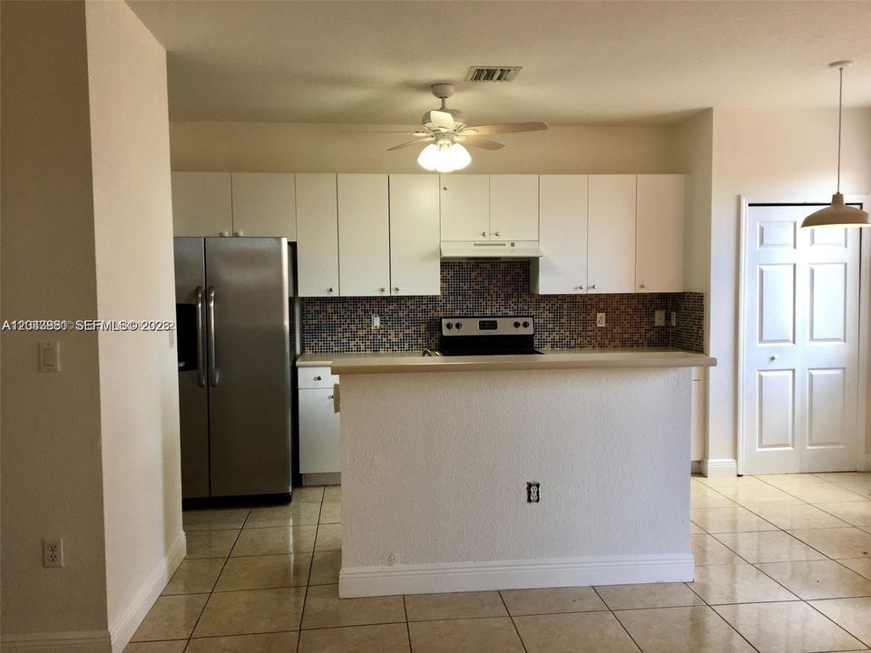 For Rent: $2,750 (4 beds, 2 baths, 1728 Square Feet)