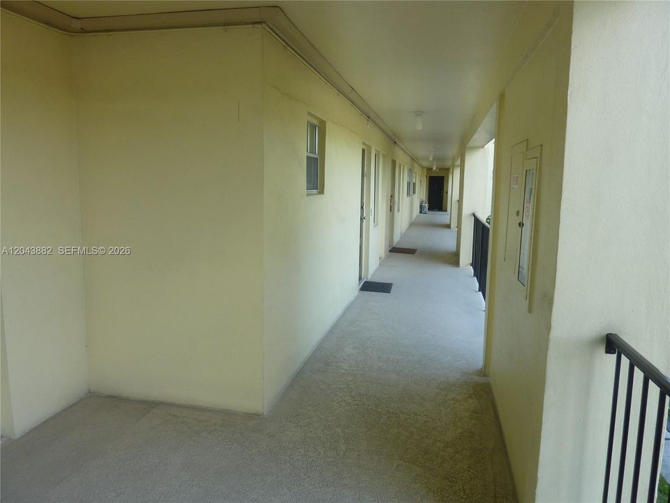 For Sale: $159,987 (1 beds, 1 baths, 860 Square Feet)