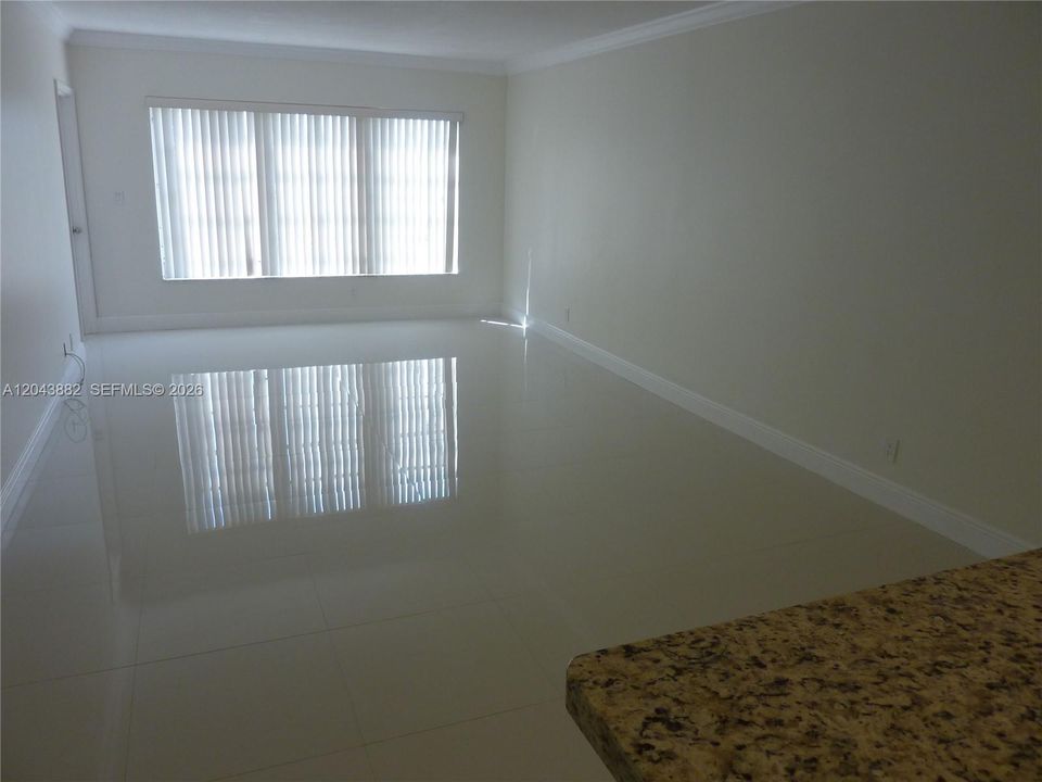 For Sale: $159,987 (1 beds, 1 baths, 860 Square Feet)