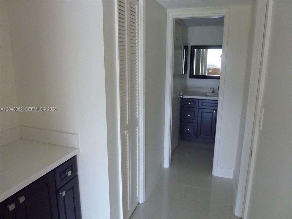For Sale: $159,987 (1 beds, 1 baths, 860 Square Feet)