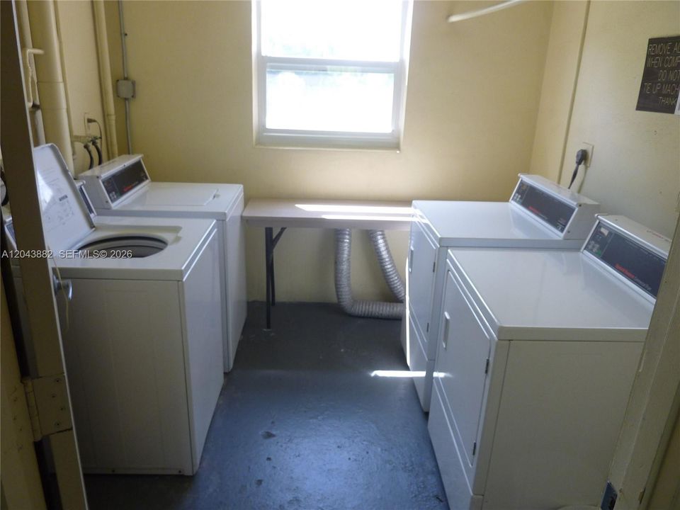 For Sale: $159,987 (1 beds, 1 baths, 860 Square Feet)