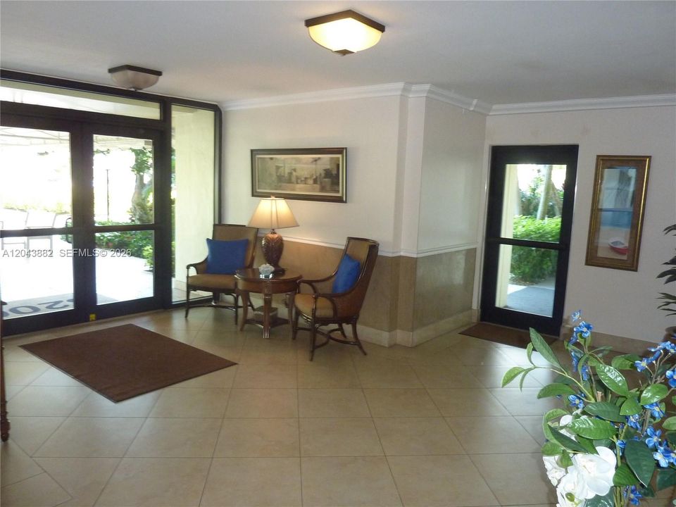 For Sale: $159,987 (1 beds, 1 baths, 860 Square Feet)