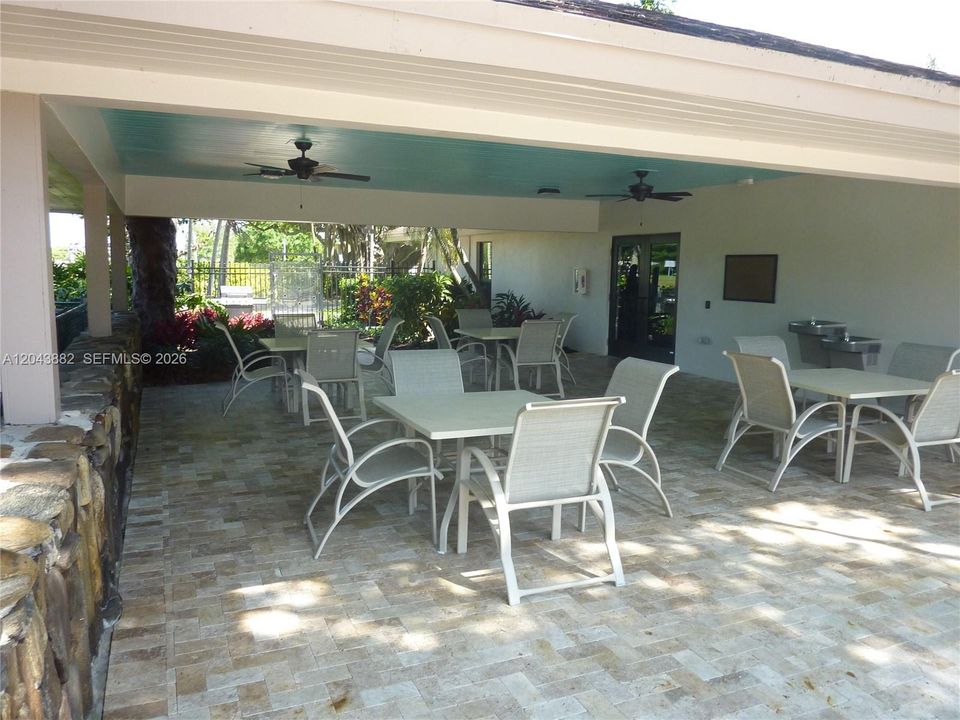 For Sale: $159,987 (1 beds, 1 baths, 860 Square Feet)