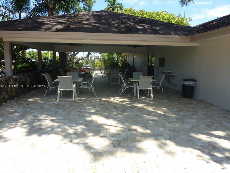 For Sale: $159,987 (1 beds, 1 baths, 860 Square Feet)