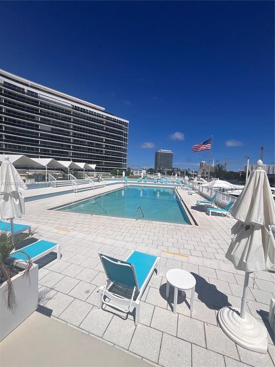 For Rent: $3,300 (2 beds, 2 baths, 920 Square Feet)
