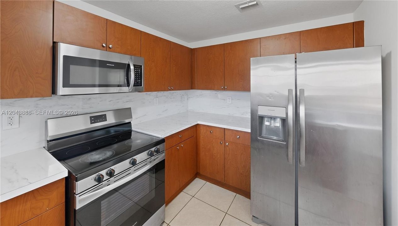 For Sale: $370,000 (5 beds, 2 baths, 1861 Square Feet)