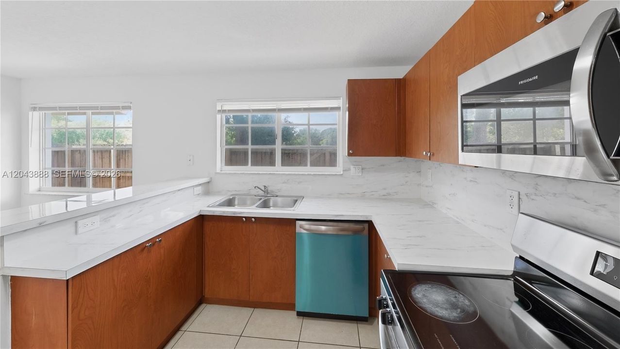 For Sale: $370,000 (5 beds, 2 baths, 1861 Square Feet)
