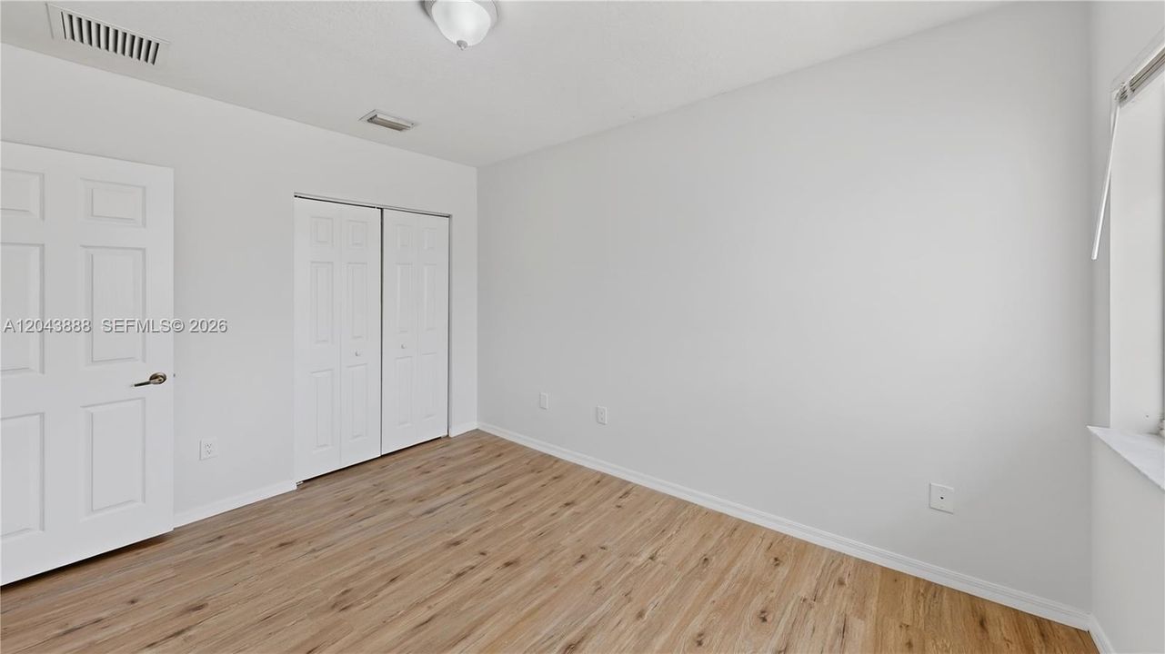 For Sale: $370,000 (5 beds, 2 baths, 1861 Square Feet)