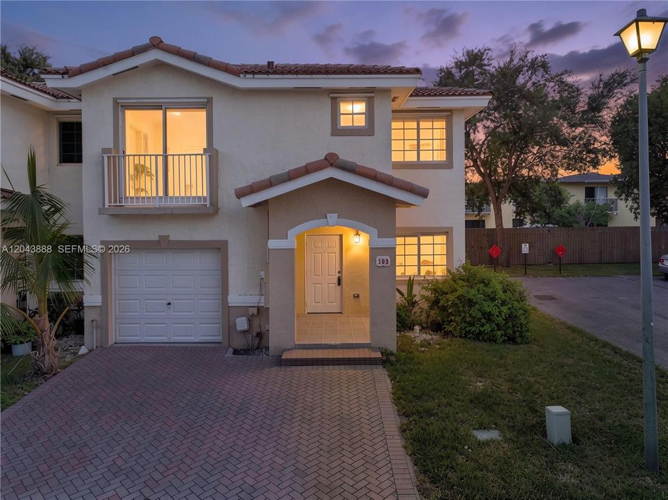 For Sale: $370,000 (5 beds, 2 baths, 1861 Square Feet)