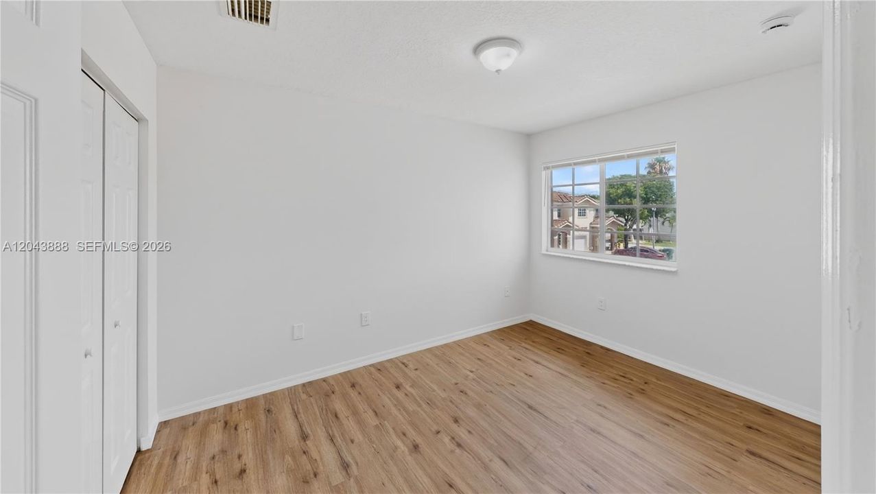 For Sale: $370,000 (5 beds, 2 baths, 1861 Square Feet)