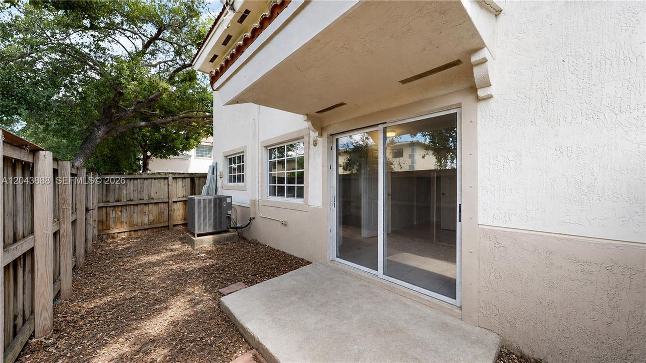 For Sale: $370,000 (5 beds, 2 baths, 1861 Square Feet)