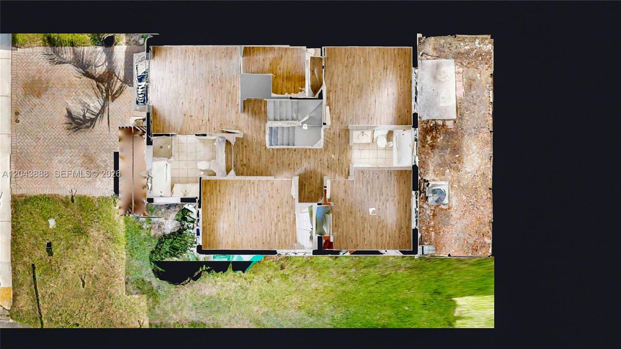 For Sale: $370,000 (5 beds, 2 baths, 1861 Square Feet)